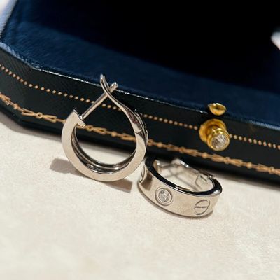 Αγορά OEM ODM Στερεό χρυσό σκουλαρίκια 18k Φυσικό διαμάντι Αγάπη σκουλαρίκια AU750 online manufacture